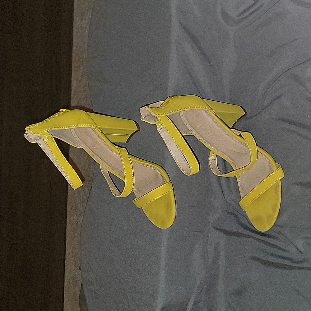 J4 Unknown Brand Size 9
